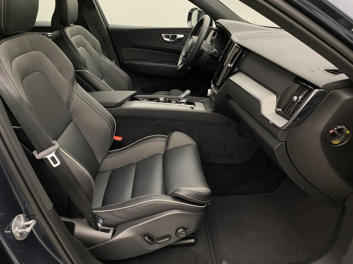 Volvo XC60 B4 PLUS DARK AUT REZERVACE 2.0 Plus