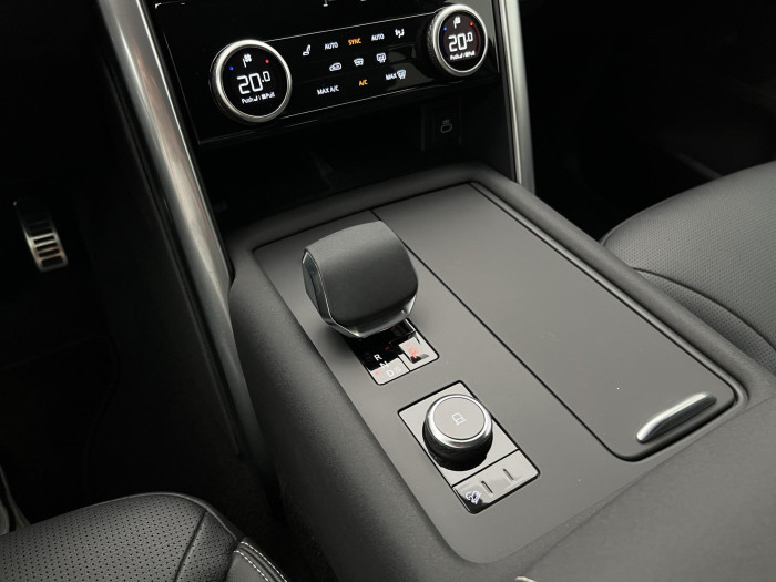 Land Rover Discovery D250 DYNAMIC SE AWD AUT CZ 3.0 d Dynamic SE