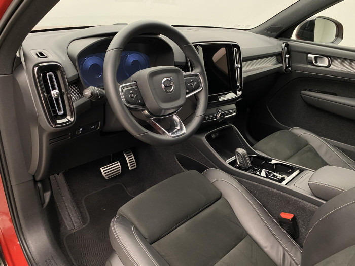 Volvo XC40 B4 AWD R-DESIGN AUT CZ