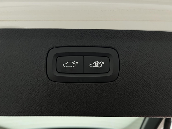 Volvo XC90 B5 AWD R-DESIGN 7MÍSTNÁ AUT