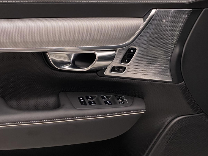 Volvo V90 B6 AWD R-DESIGN AUT REZERVACE