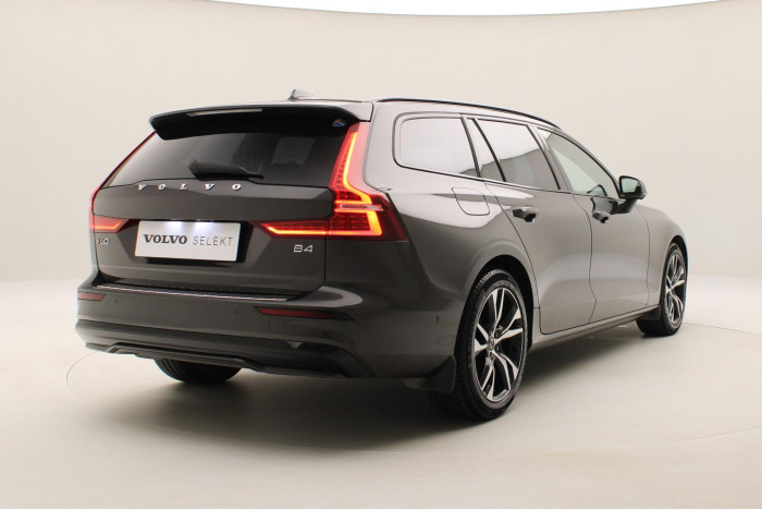 Volvo V60 B4 PLUS DARK AUT 1.maj