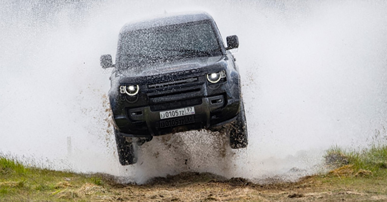 Auta z bondovky No Time to Die se vydraží v rámci charitativní aukce