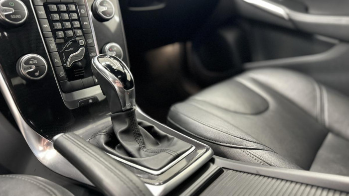 Volvo V40 D2 INSCRIPTION REZERVACE 2.0 d