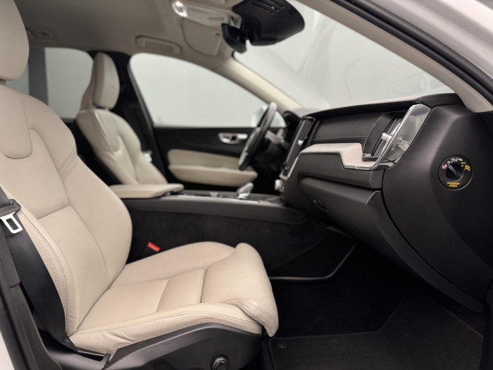 Volvo XC60 B4 AWD INSCRIPTION AUT CZ