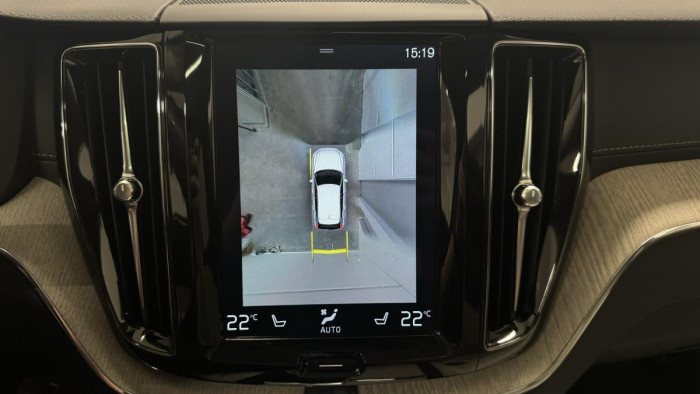 Volvo XC60 B5 AWD INSCRIPTION REZERVACE