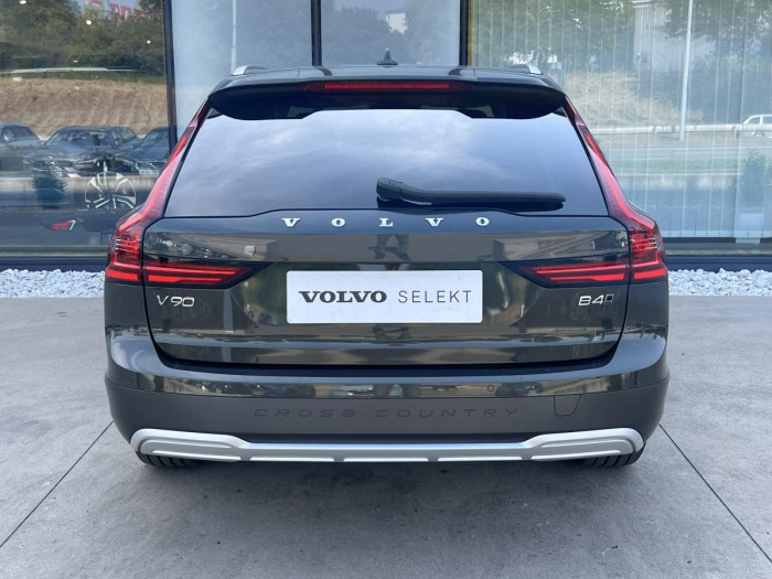 Volvo V90 CROSS COUNTRY B4 AWD Aut 1.maj