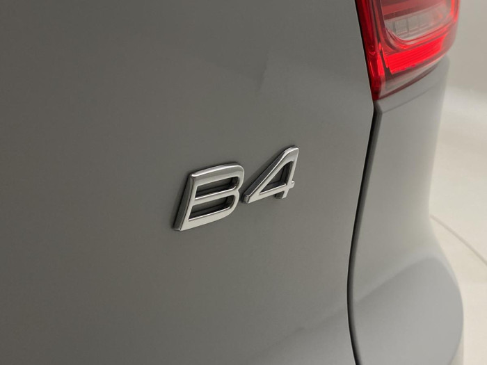 Volvo XC40 B4 MOMENTUM AUT REZERVACE 2.0 Momentum