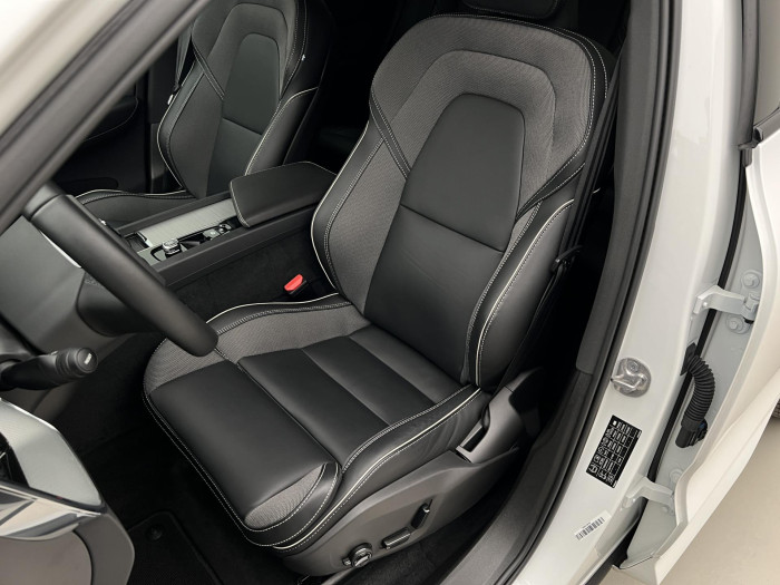 Volvo XC60 T6 AWD RECHARGE PLUS DARK AUT