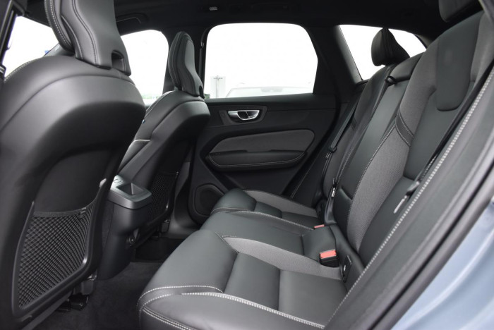 Volvo XC60 B4 AWD DARK PLUS AUT 1.maj.