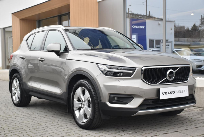 Volvo XC40 B4 MOMENTUM ADVANCED REZERVACE 2.0 Momentum