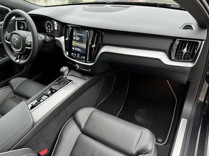 Volvo V60 T4 R-DESIGN AUT 1.maj.