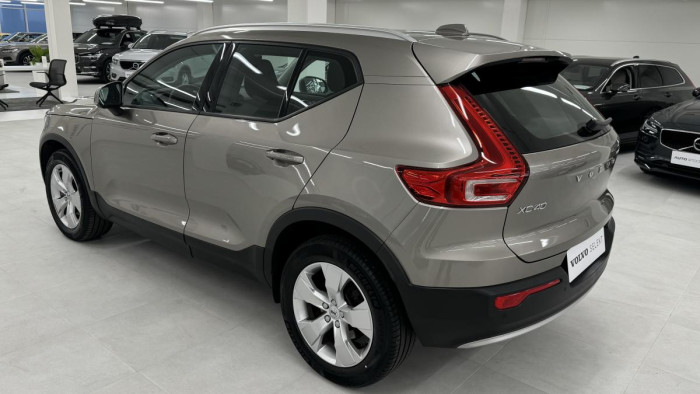 Volvo XC40 B4 AWD MOMENTUM REZERVACE 2.0 Momentum