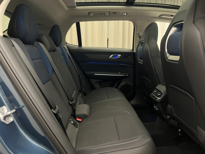 Lynk & Co 01 PHEV DCT AUT 1.maj.