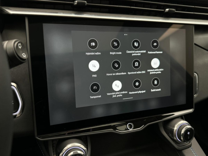 Lynk & Co 01 PHEV DCT AUT 1.maj. REZERVACE