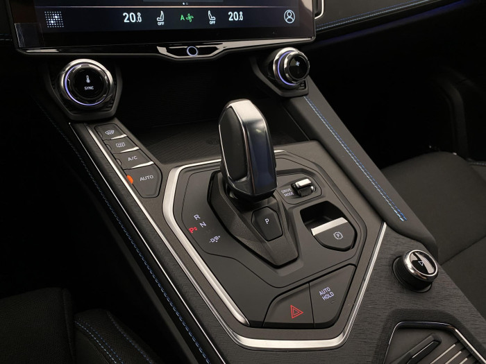 Lynk & Co 01 PHEV DCT REZERVACE