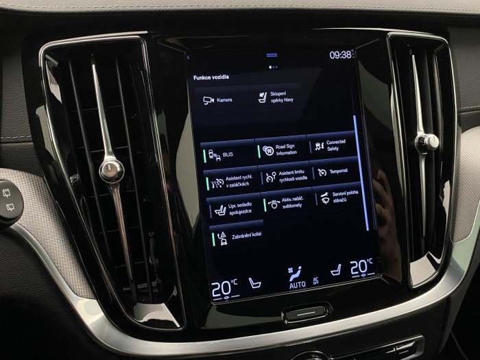 Volvo V60 T6 AWD RECHARGE REZERVACE