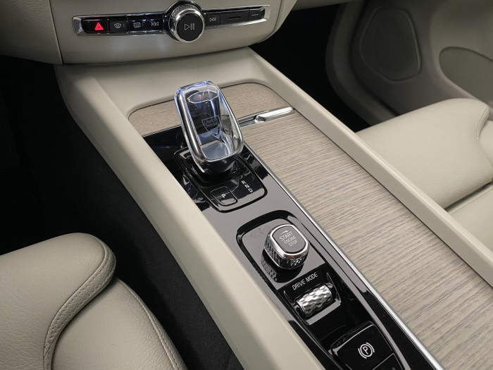 Volvo XC60 B4 AWD DARK PLUS AUT CZ