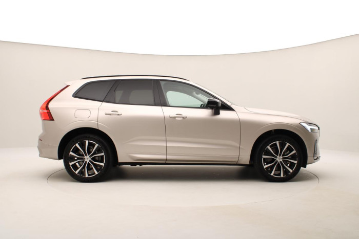 Volvo XC60 B4 AWD DARK ULTIMATE REZERVACE