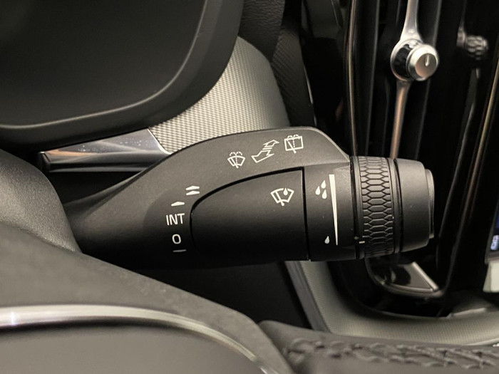 Volvo XC60 B5 AWD PLUS DARK CZ REZERVACE