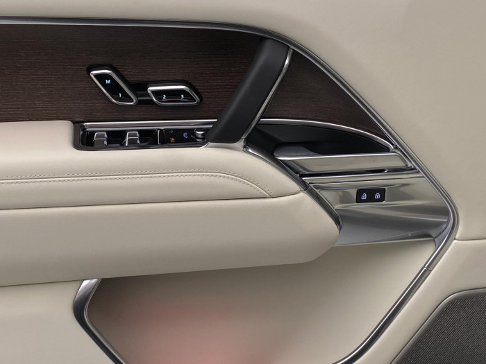 Land Rover Range Rover P550e AUTOBIOGRAPHY SWB