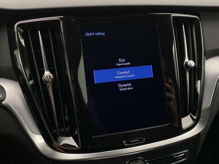 Volvo V60 B4 MOMENTUM PRO AUT REZERVACE 2.0 Momentum