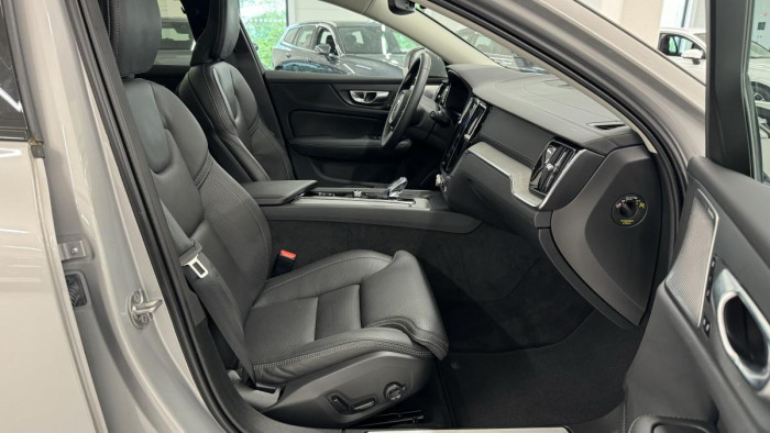 Volvo V60 CROSS COUNTRY B4 AWD REZERVACE