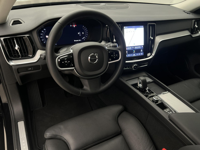 Volvo V60 B4 PLUS DARK AUT 1.maj.