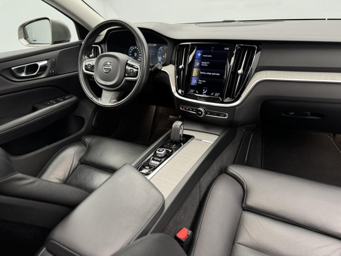 Volvo V60 CC B5 AWD PRO AUT CZ 2.0 CC CC