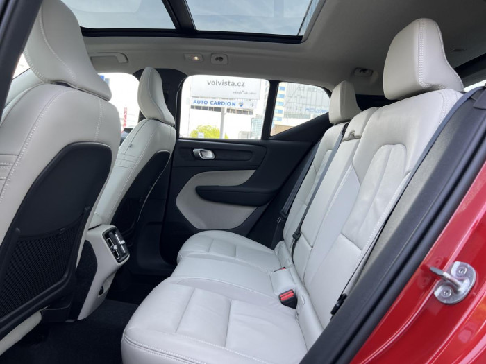 Volvo XC40 B4 AWD DARK ULTIMATE Aut 1.maj
