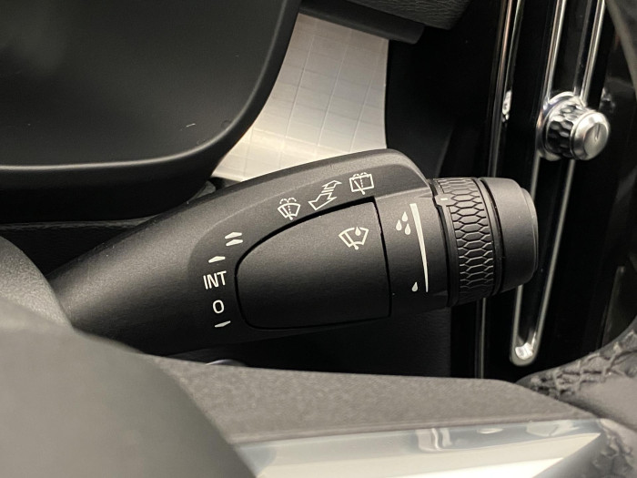 Volvo XC40 B3 DARK PLUS AUT CZ