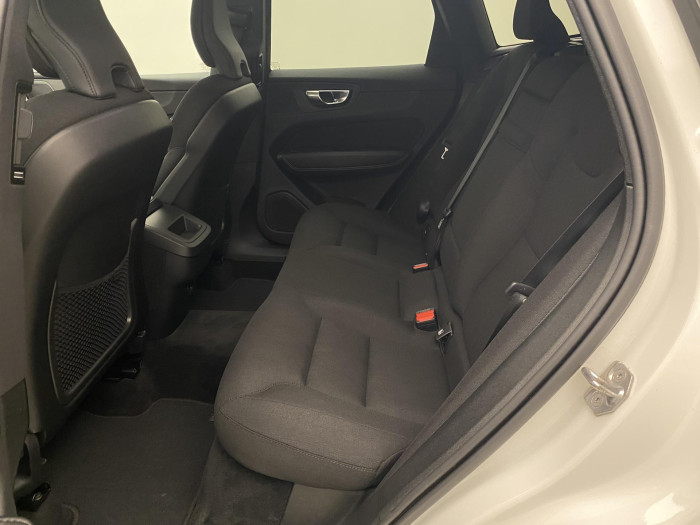 Volvo XC60 B4 AWD MOMENTUM AUT CZ 2.0 Momentum