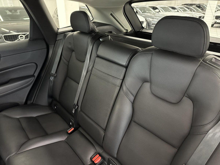 Volvo XC60 B4 AWD INSCRIPTION REZERVACE