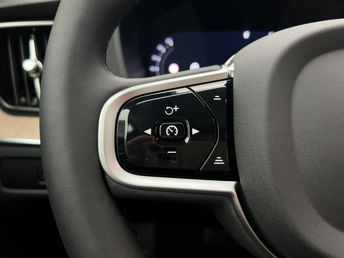 Volvo XC60 T6 AWD RECHARGE DARK ULTRA AUT