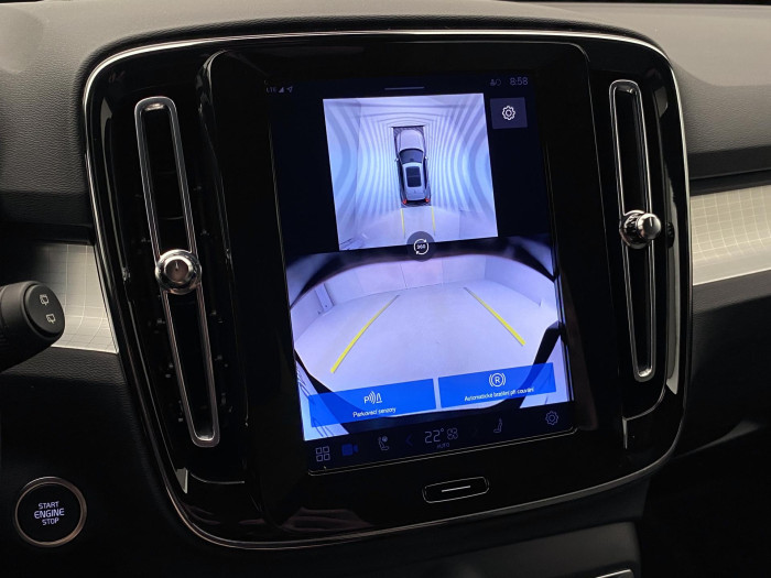 Volvo XC40 B3 DARK PLUS REZERVACE