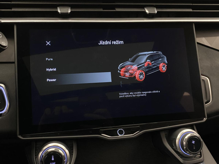 Lynk & Co 01 PHEV DCT AUT 1.maj