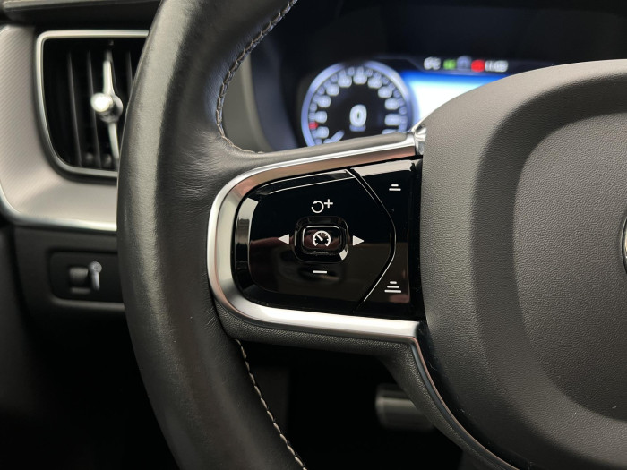 Volvo XC60 T4 R-DESIGN AUT