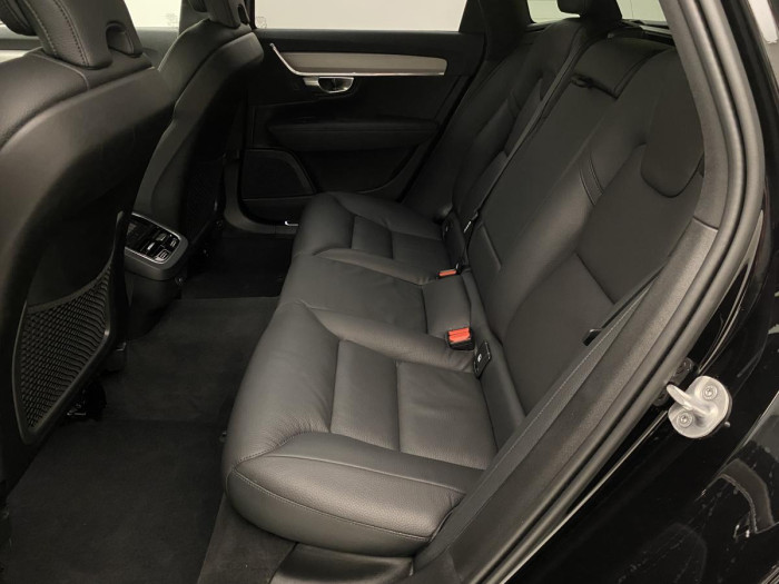 Volvo V90 B4 PLUS DARK AUT REZERVACE 2.0 Plus