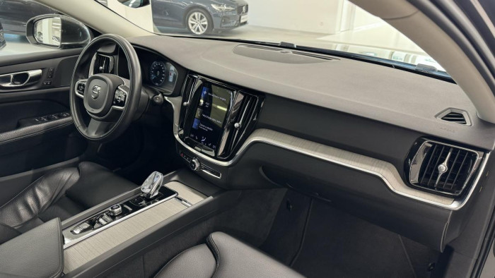Volvo V60 B4 INSCRIPTION AUT REZERVACE