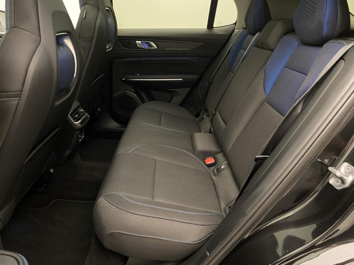 Lynk & Co 01 PHEV DCT AUT 1.maj. REZERVACE