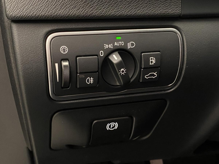 Volvo V60 D2 MOMENTUM NAVIGACE REZERVACE 1.6 d Momentum