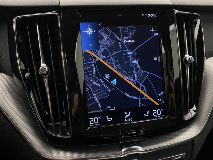 Volvo XC60 B5 AWD R-DESIGN REZERVACE