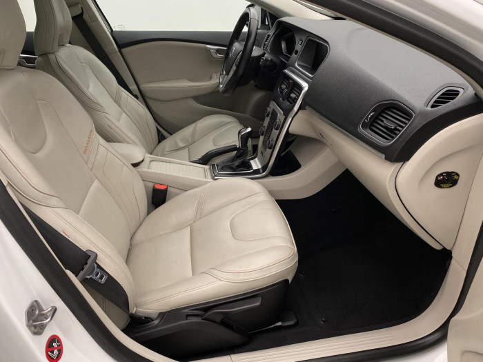 Volvo V40 CC D3 MOMENTUM OCEAN RACE 2.0 d CC CC Momentum