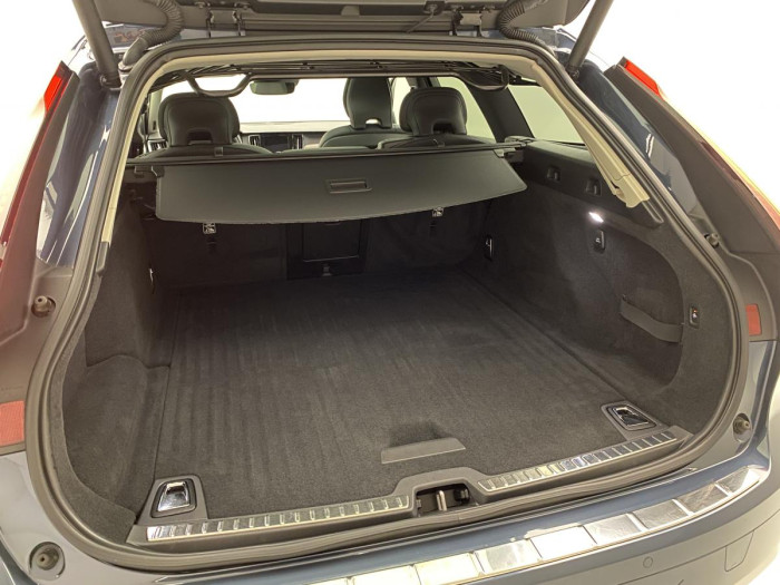 Volvo V90 CC D4 AWD ADVANCED REZERVACE 2.0 d CC CC