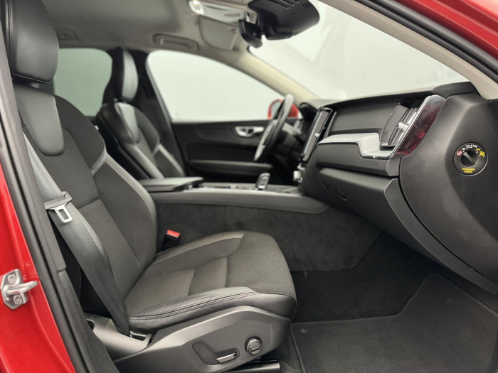 Volvo XC60 B4 AWD MOMENTUM PRO CZ 2.0 Momentum