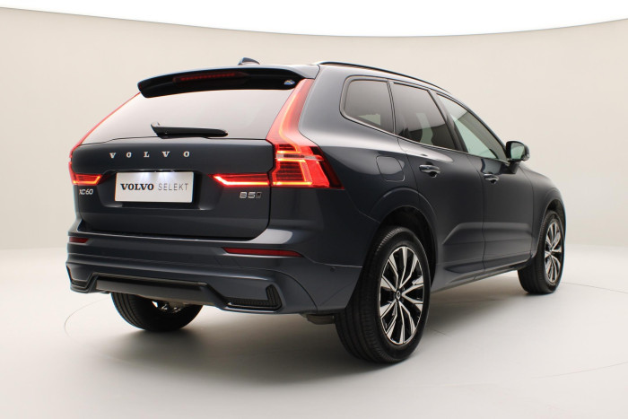 Volvo XC60 B5 AWD PLUS DARK REZERVACE