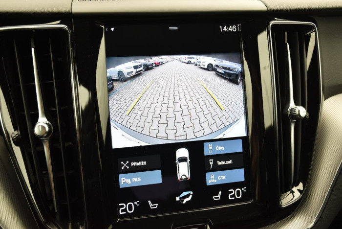 Volvo XC60 B5 AWD R-Design REZERVACE
