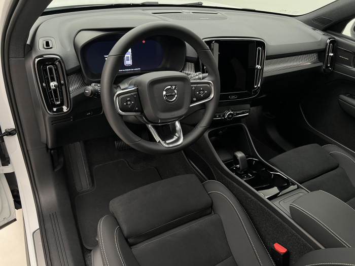 Volvo EX40 PURE ELECTRIC TWIN ULTRA