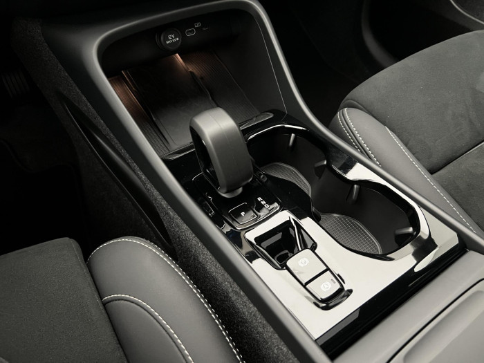 Volvo XC40 B3 ULTRA DARK AUT CZ 1.maj.