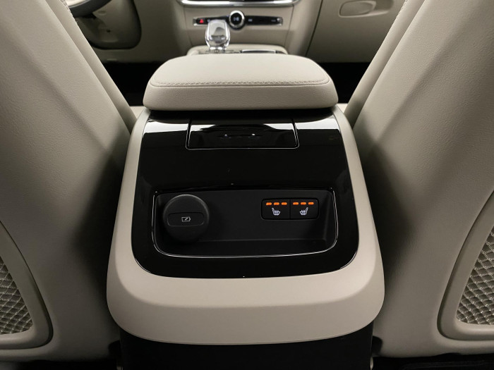 Volvo V90 T6 AWD Plug-in DARK PLUS AUT